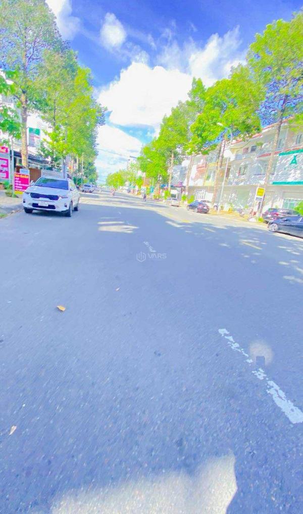 Cho thuê Nhà mặt phố 120m²