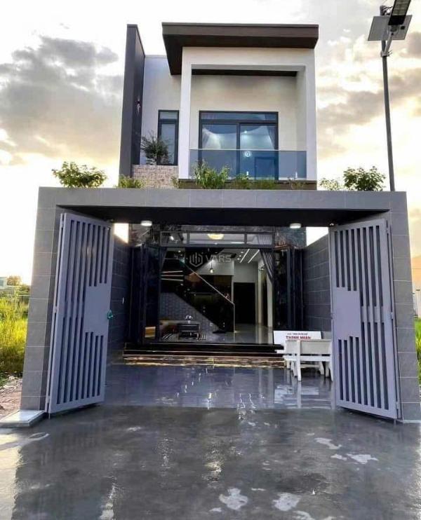 Bán Nhà mặt phố 100m²