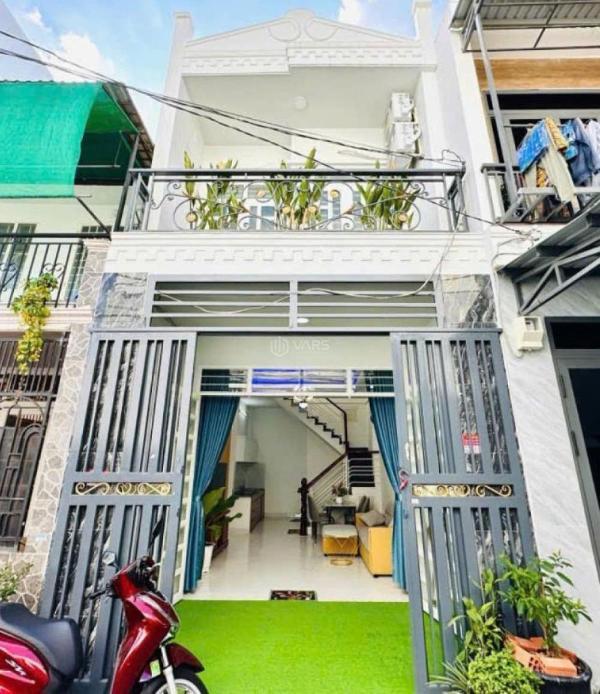 Nhà nở hậu 2 tầng hẻm xe tải dtsd 🏦 70m2 lê văn khương q12