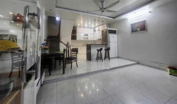 Cho thuê nhà Văn 🏢 Cao, DT: 45m2, 3 p.ngủ full đồ.