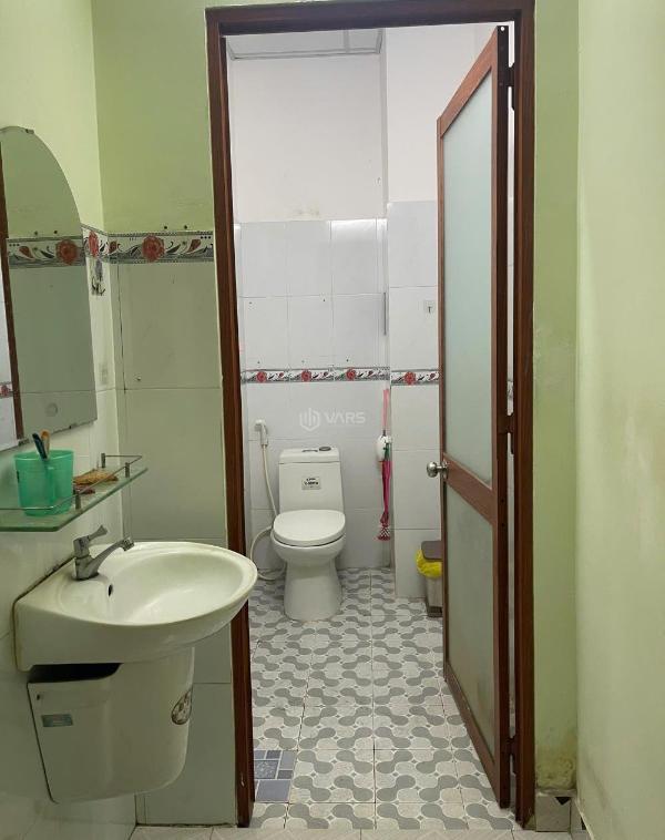 Bán nhà phú trung, 👍 tân phú 52,5m2 sổ hồng đầy đủ ..