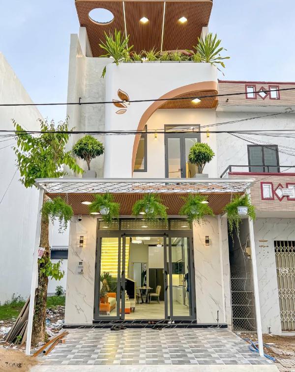 Em cần bán 🏬 nhà 1 trệt 1 lầu cách cây xăng phước tân chỉ 2p di chuyển ,mặt tiền