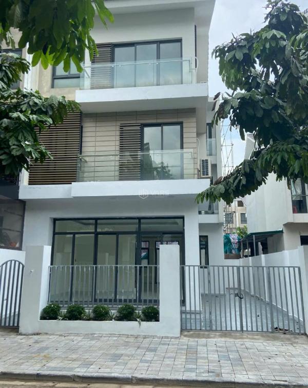 Cần cho thuê biệt thự an quý villa dt 198m. hoàn thiện full 🏣 nội thất.