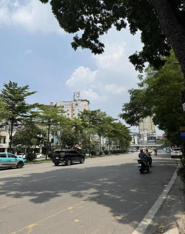 Chủ cần bán Nhà mặt phố 120m²