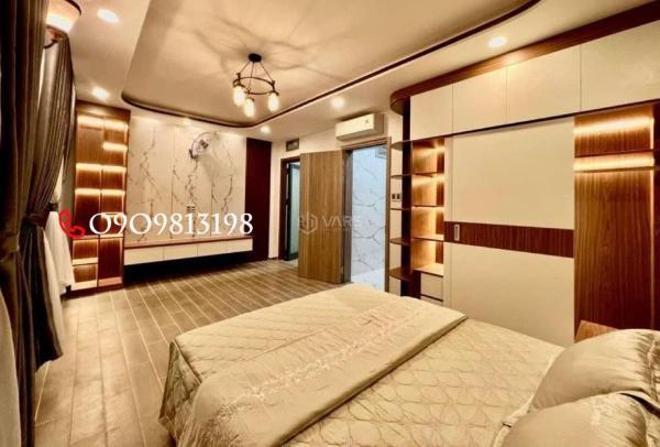 Chủ cần bán Nhà mặt phố 200m²