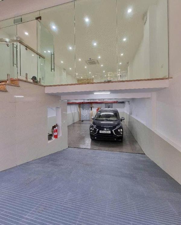 Bán Nhà mặt phố 182m²