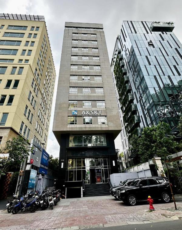 Chủ cần bán Nhà mặt phố 305m²