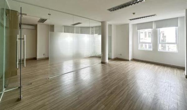 List văn phòng có diện tích từ 100m2 đến 200m2, gần 🏣 trung tâm thành phố