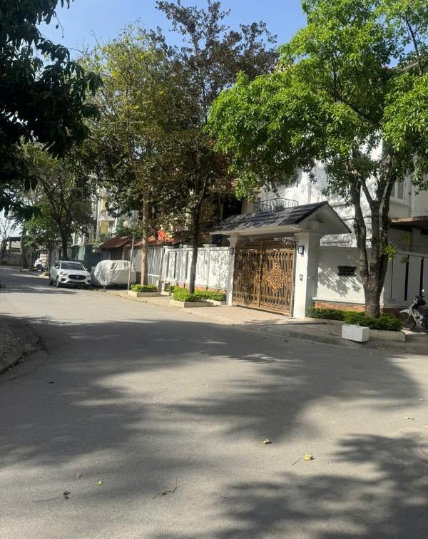 Bán biệt 🏦 thự linh đàm hoàng mai dt 250m2 4 tầng mt 12m giá 52 tỷ gần hồ