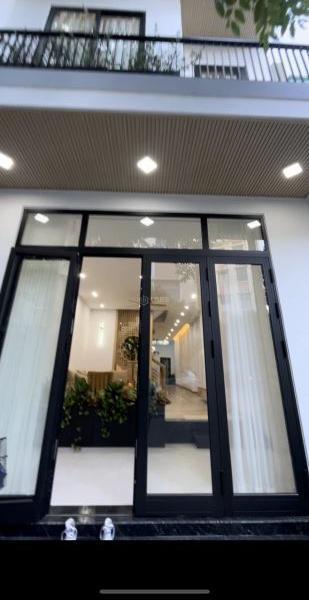 🏡 NHÀ MỚI 3 TẦNG HIỆN ĐẠI – 🏬 FULL NỘI THẤT CAO CẤP – CẠNH LÔ GÓC NGUYỄN KHÁNH TOÀN gần Lê