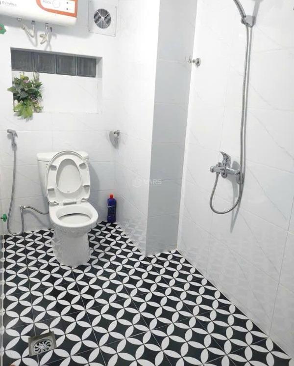 Tập thể 🏚️ tầng 1 mặt phố tân mai kinh doanh ngõ thông ô tô tránh