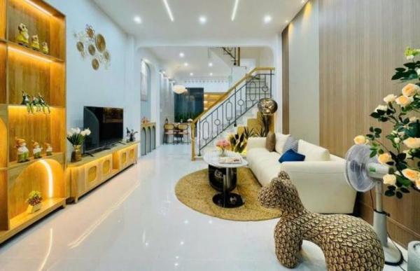 Nhà 2 tầng, 57.2m2 ngay Tô Hiến 🆘 Thành, Quận 10. Giá: 3 Tỷ 410 triệu. SHR, hẻm ô tô 5m