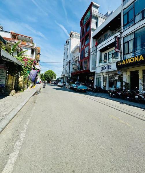 Chủ cần bán Nhà mặt phố 141m²