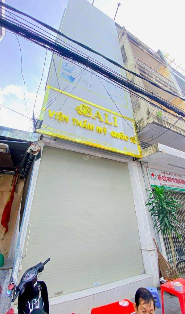 Chủ cho thuê Nhà mặt phố 272m²