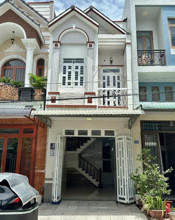 Nhà 🏤 10 triệu 4 phòng ngủ gần trường đại học y dược
