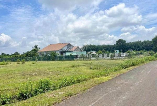 Nợ 🌊 ngân hàng bán 1024m2 đất ngay kcn xung quanh có dân ở sát bên chợ. giá 170tr