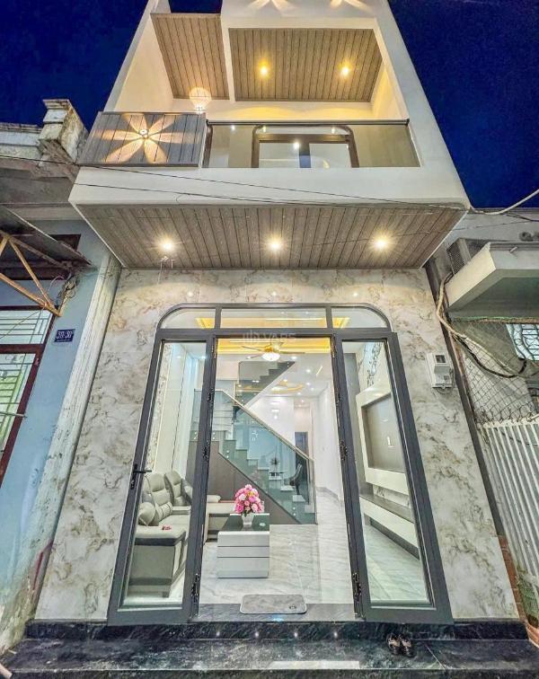 Bán căn nhà 1 trệt 1 lầu mới hiện 🏦 đại full nội thất hẻm đường nguyễn văn cừ,