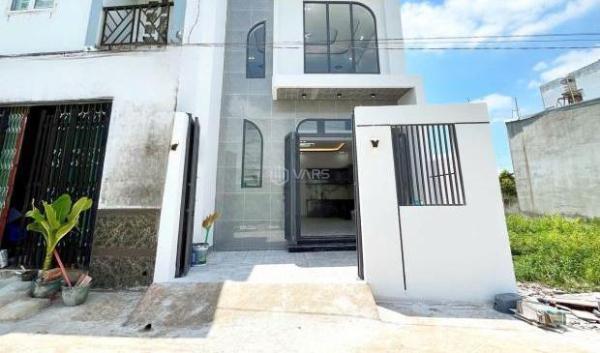 Sở hữu nhà đẹp 3 phòng 🏢 ngủ, gần KCN Hoàng Gia, giá chỉ bằng một nửa Sài Gòn