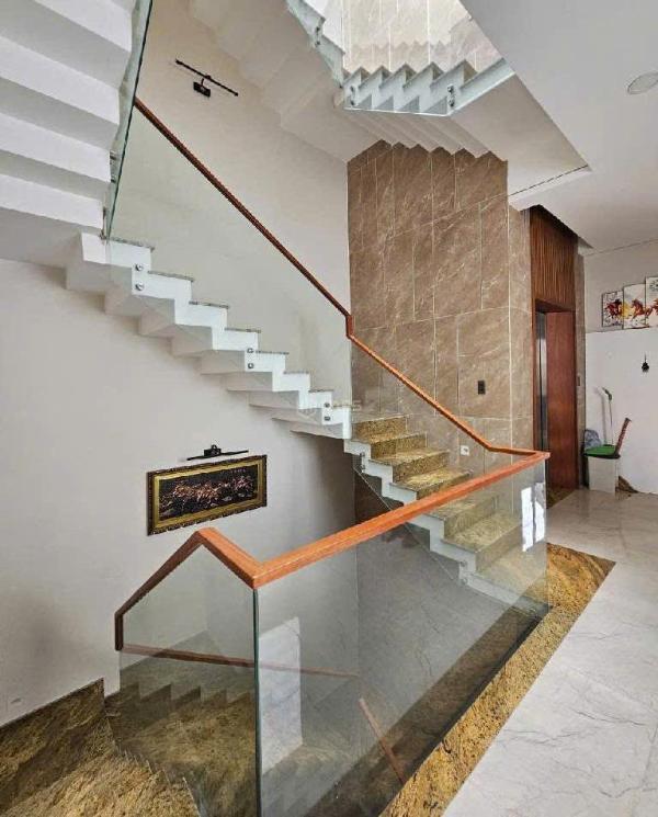 Cần bán Nhà mặt phố 140m²