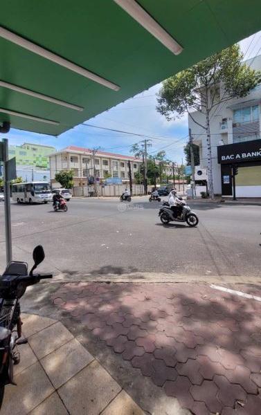 Chủ cho thuê Nhà mặt phố 110m²