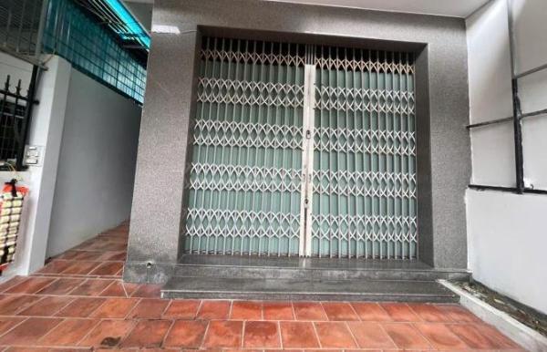 CHỈ NGƯỜI CÓ NHIỀU NHÀ MỚI BÁN NHỮNG CĂN THẾ NÀY. GẦN BIỂN. NGAY KHU 🏣 KHÁCH SẠN