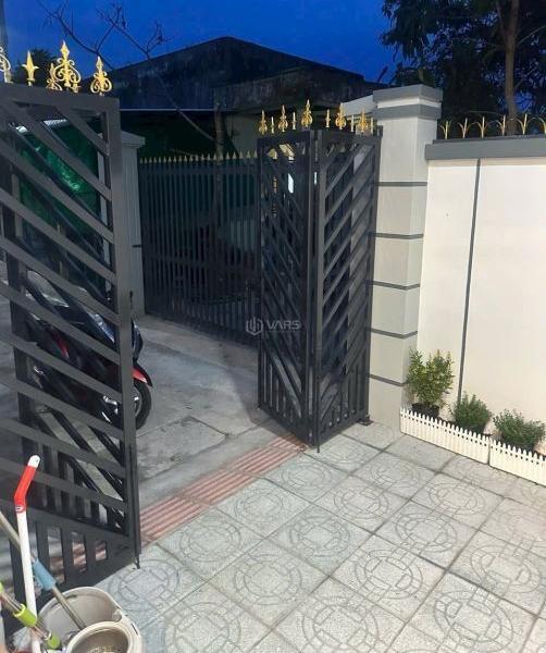 Cần bán Nhà trong hẻm 102m²