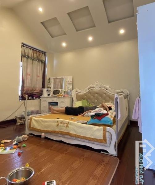 Nhà ☘ đẹp Cổ Linh 150m 3 Tầng đường 9m, gần Hồ, CV chỉ 22Tỷ
