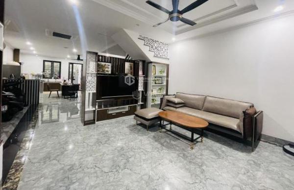 Cần bán Nhà mặt phố 196m²