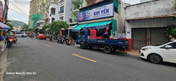 Chủ cần bán Nhà mặt phố 121m²