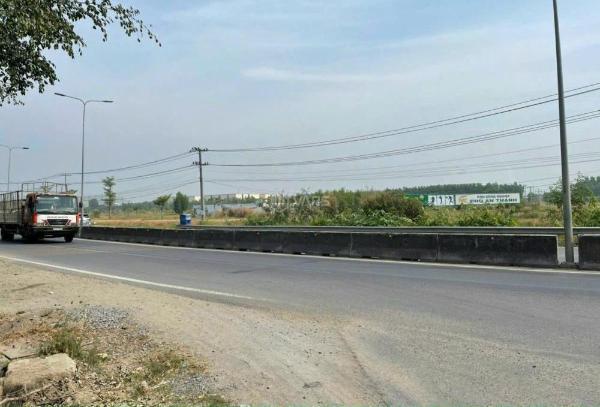 1400m2 đất mt tl 824 🏤 ( có 450m2 thổ cư) xã lương hòa, bến lức, long an 15,05 tỷ