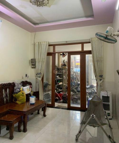 Chủ cần bán Nhà mặt phố 105m²