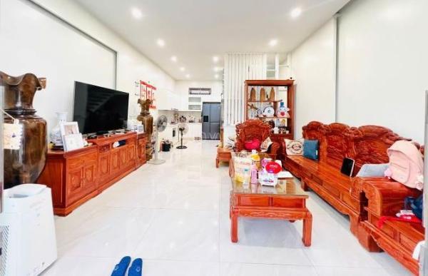 Bán nhà trong ngõ đường Hồ Sen, Lê Chân, Hải 🏚️ Phòng.
