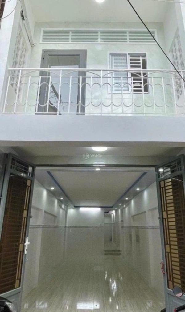 Nhà 5,5 triêụ 3 phòng 🏤 ngủ gần chợ trần việt châu