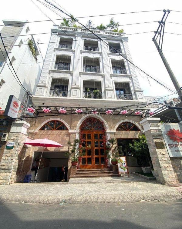 Tòa nhà hầm 7 tầng, 10,5x21m cn 214m2, hxh 449 sư vạn hạnh 🔥 quận 10 giá 72 tỷ