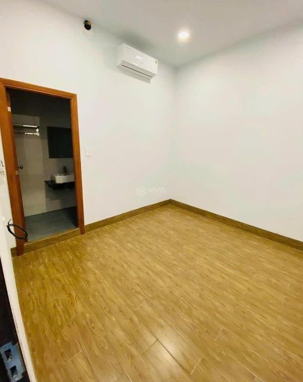 Định cư bán gấp nhà đẹp nguyễn văn công, p3, gò vấp, gần chợ gv giá 🏡 3 tỷ 800tl