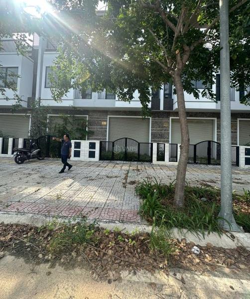 Bán Nhà mặt phố 100m²