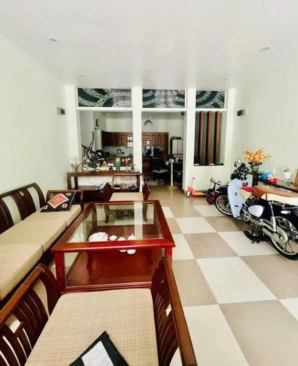 Bán Nhà trong hẻm 67m²