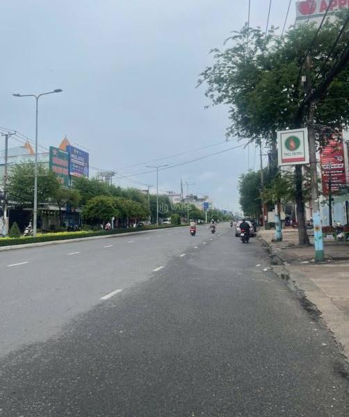 Bán Nhà mặt phố 224m²