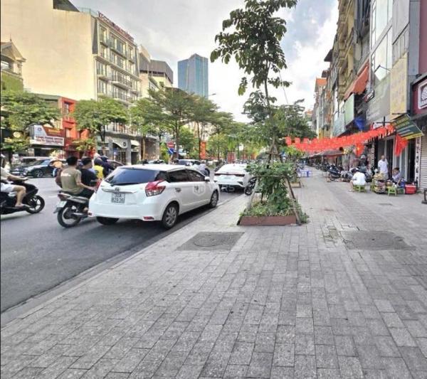 Siêu phẩm mặt 🏤 phố đào tấn 37m2 x 4 tầng tum, mặt tiền rộng 8m, kinh doanh đỉnh