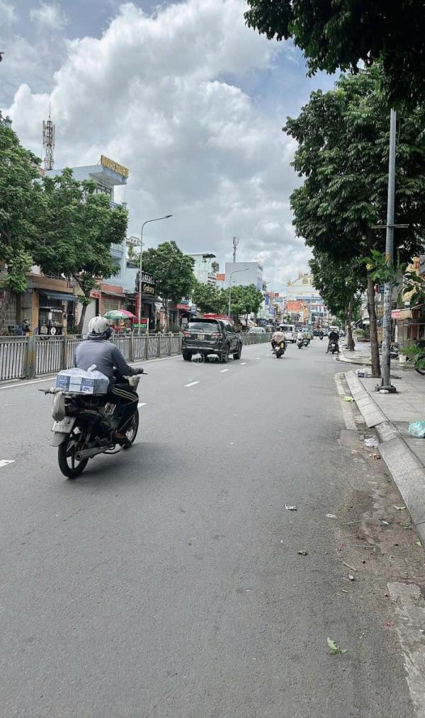 Mặt 🏣 tiền tân phú, sát q.11, kd sầm uất. nhà 60m2 (4x15m), giá tốt 12.6 tỷ
