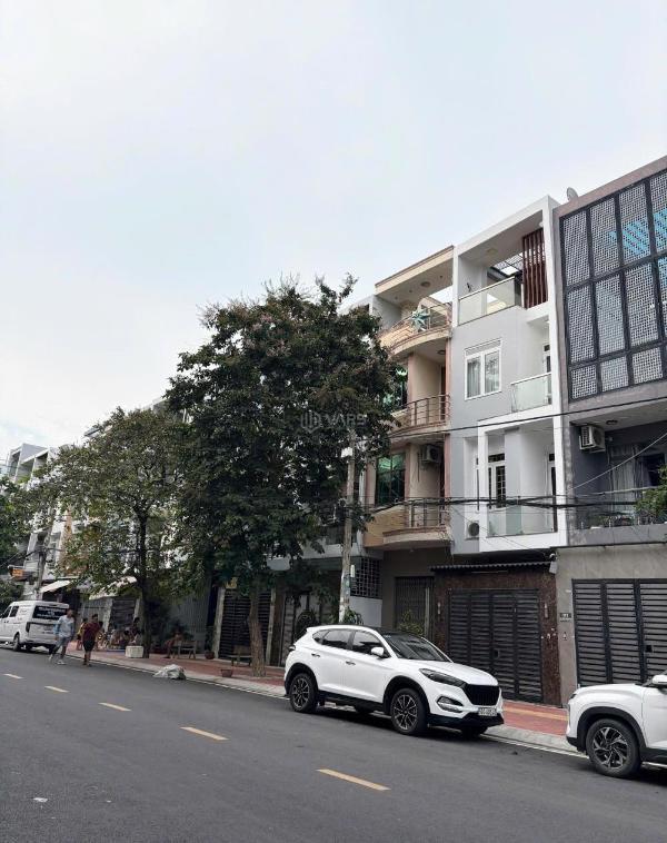 Bán Nhà mặt phố 80m²