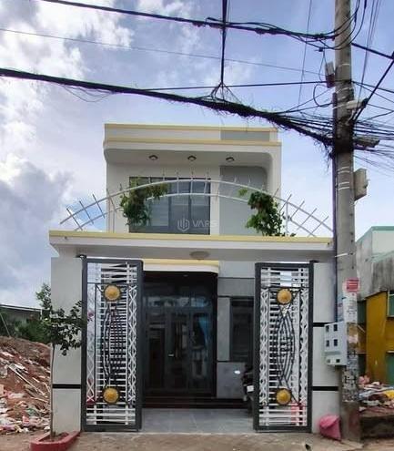 Siêu phẩm nhà 1 trệt 1 lầu mới toanh ở ngay trung 🔥 tâm huyện Gò Dầu 109m2 SHR giá 900tr