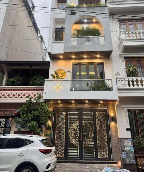 Bán Nhà mặt phố 68m²