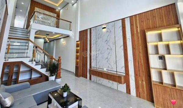 Bán nhà 🏣 3P Ngủ ngay cây xăng Đức Hưng Phường Tân Phong SHR Thổ cư