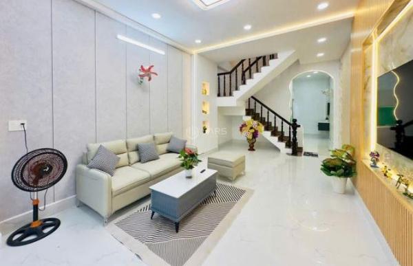 BÁN NHÀ HIỆP THÀNH 45 QUẬN 🔥 12- 3 TẦNG 4 PHÒNG 64M2 - HẺM XE HƠI GẦN LÊ VĂN KHƯƠNG - 5 TỈ