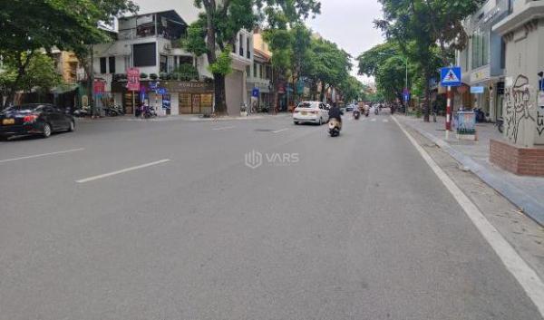 Bán Nhà mặt phố 190m²