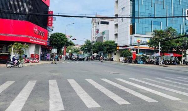 Bán nhà 4 ☘ tầng vị trí đẹp mặt tiền đường Cách Mạng Tháng 8, Biên Hoà. 7,4x17m. Giá 16 tỷ.