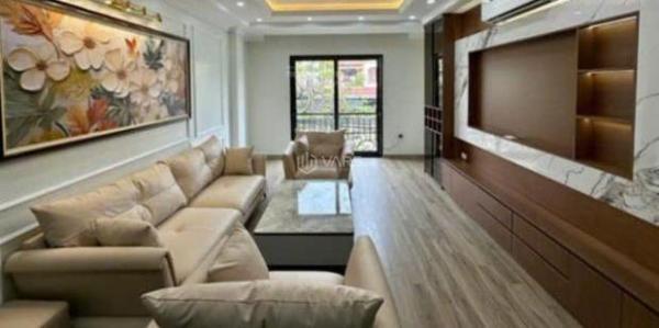 BÁN NHÀ ĐẸP 5 TẦNG DÂN XÂY, FULL NỘI THẤT, GẦN CẦU VƯỢT MAI 🏡 DỊCH – CHỈ 7,95 TỶ ĐỒNG