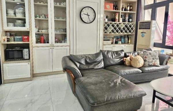 Bán Nhà mặt phố 210m²