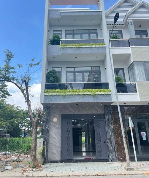 Bán Nhà mặt phố 105m²